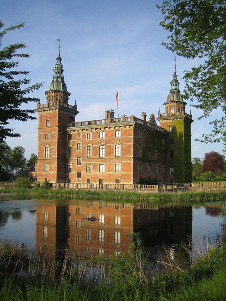 Litet hus i mysig by nära havet, Ystad, Швеция