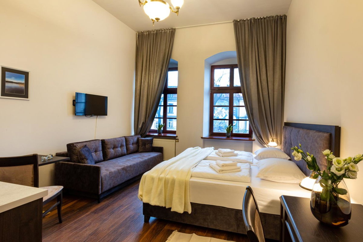 Hotel · ZEPPELIN APARTMENTS Simple Acomodation, Jelenia Gora