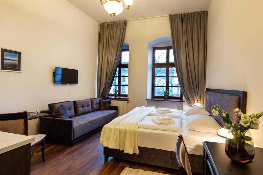ZEPPELIN APARTMENTS Simple Acomodation, Jelenia Gora, Poland