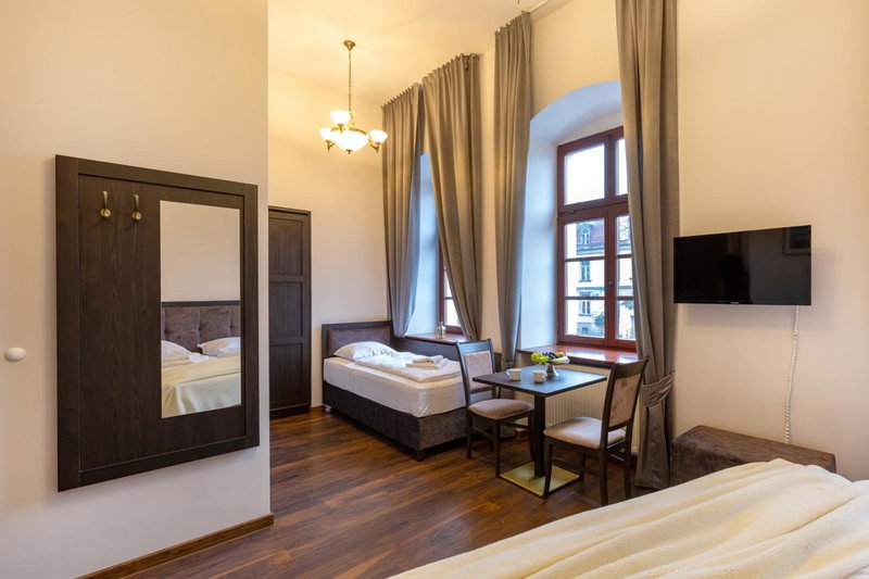 ZEPPELIN APARTMENTS Simple Acomodation, Jelenia Gora, Poland