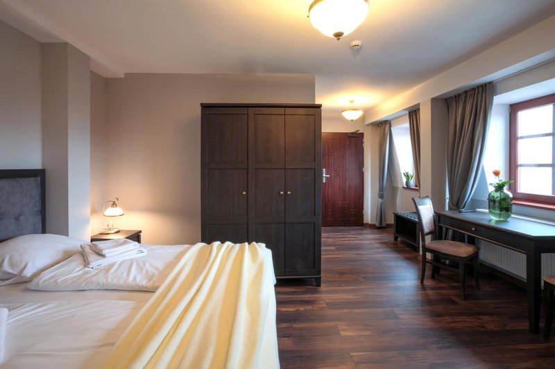 ZEPPELIN APARTMENTS Simple Acomodation, Jelenia Gora, Poland