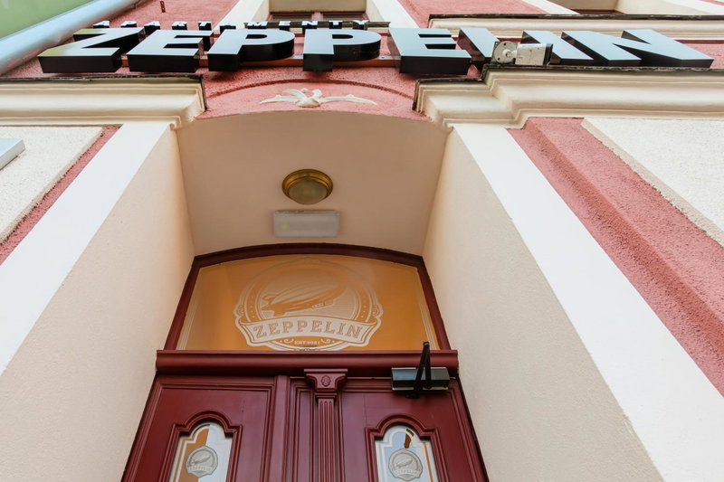 ZEPPELIN APARTMENTS Simple Acomodation, Jelenia Gora, Poland