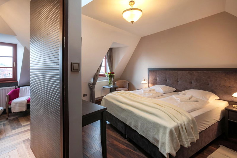 ZEPPELIN APARTMENTS Simple Acomodation, Jelenia Gora, Poland