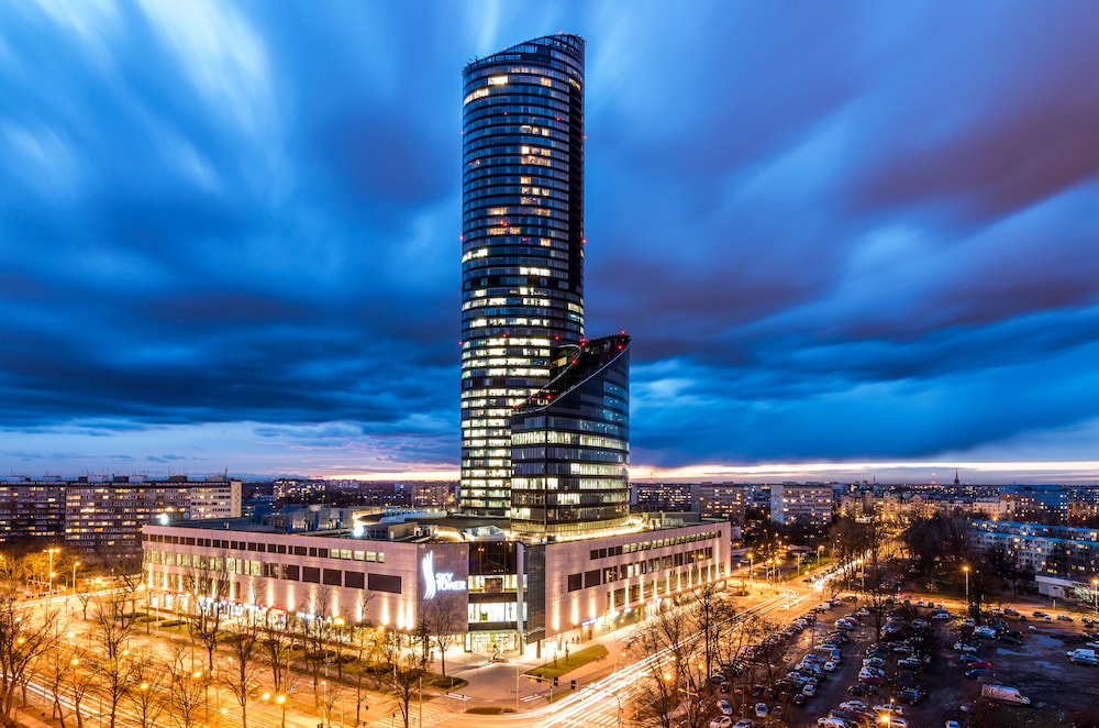 Hotel · In The Sky - Sky Tower Apartments, Wroclaw