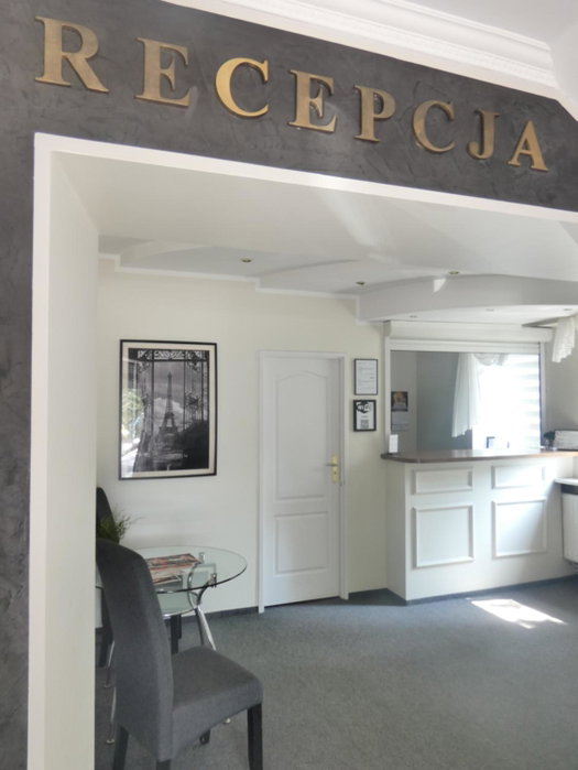 Astral - private rooms close to Airport & PTAK EXPO, Wlochy, Poland