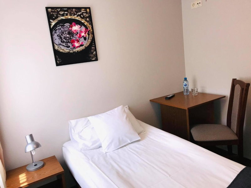 Astral - private rooms close to Airport & PTAK EXPO, Wlochy, Poland