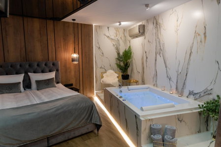 Jacuzzi Apartment Main Square, Krakow, Poland