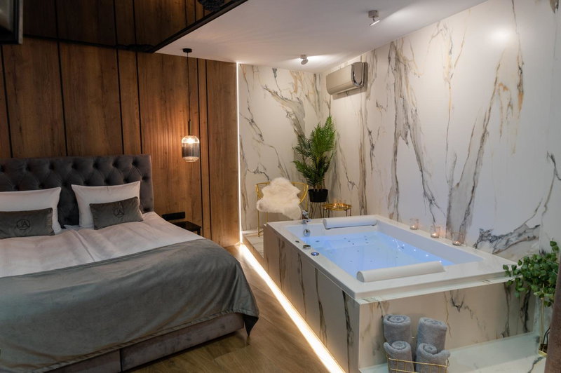 Jacuzzi Apartment Main Square, Krakow, Poland
