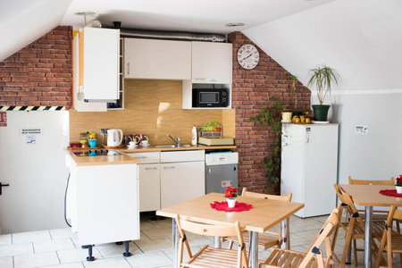 Hotelik Okęcie 39 - Nocleg i Parking Blisko Lotnisko Okęcie, Wlochy, Poland
