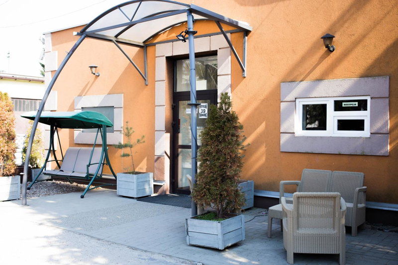 Hotelik Okęcie 39 - Nocleg i Parking Blisko Lotnisko Okęcie, Wlochy, Poland