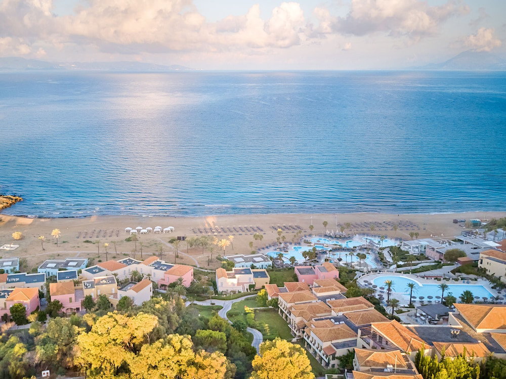 Hotel · Grecotel LUXME Oasis at Riviera Olympia & Aqua Park, Amaliada