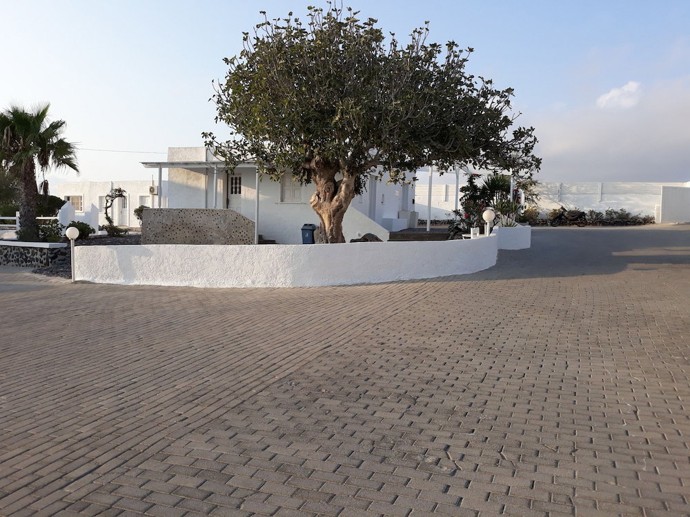 Hotel · Artemis Suites, Santorini