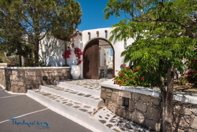 Thalassitra Private Pool Suites, Adamas, Greece