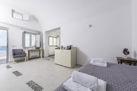 Ambition Suites, Oia, Greece