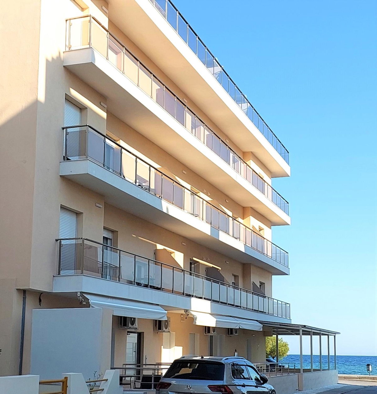 Hotel · Navarino Luxe Suites, Peraia