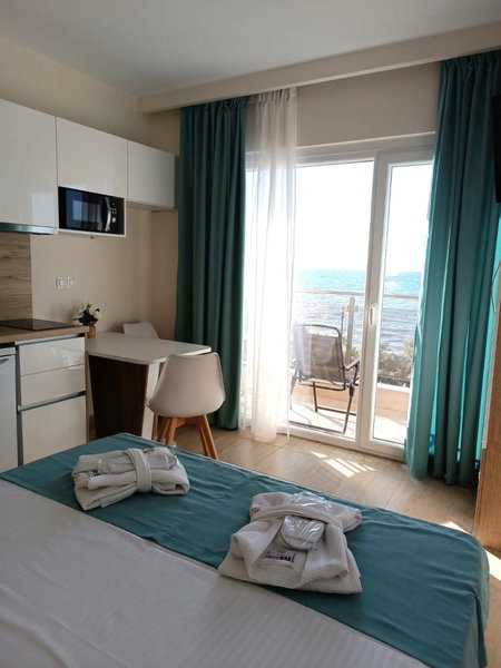 Navarino Luxe Suites, Peraia, Greece