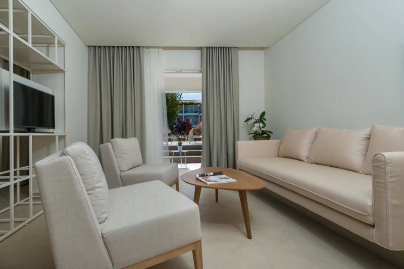 Bitzaro Grande Hotel & Suites, Kalamaki, Greece