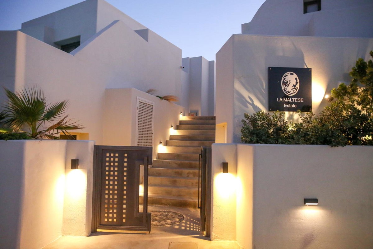 La Maltese Estate, Greece