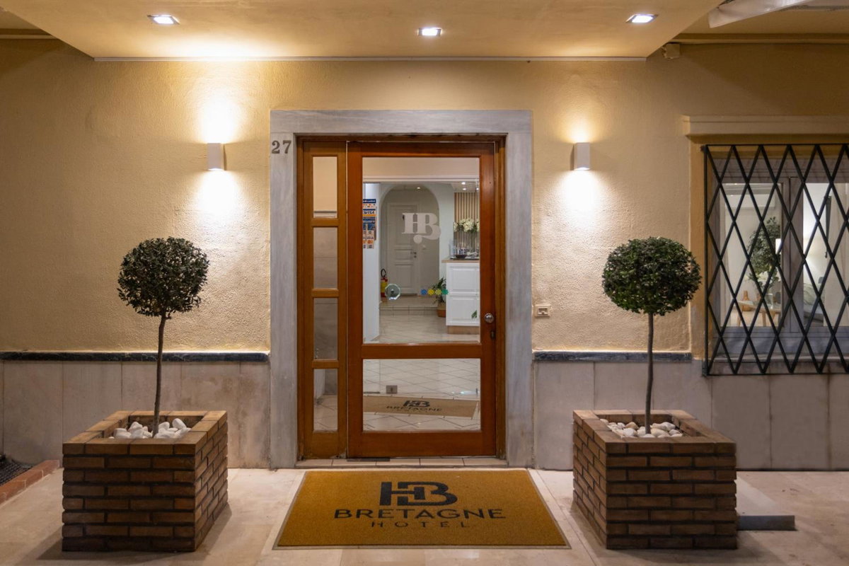 Hotel · Hotel Bretagne, Corfu