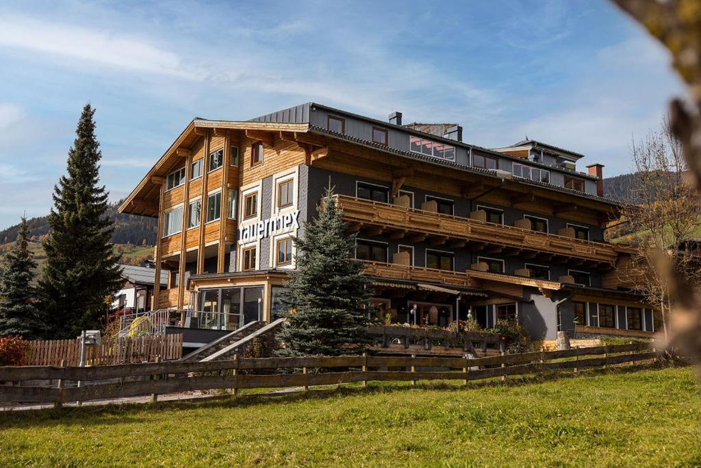 Hotel · Hotel Restaurant tauernhex, Saalfelden Am Steinernen Meer