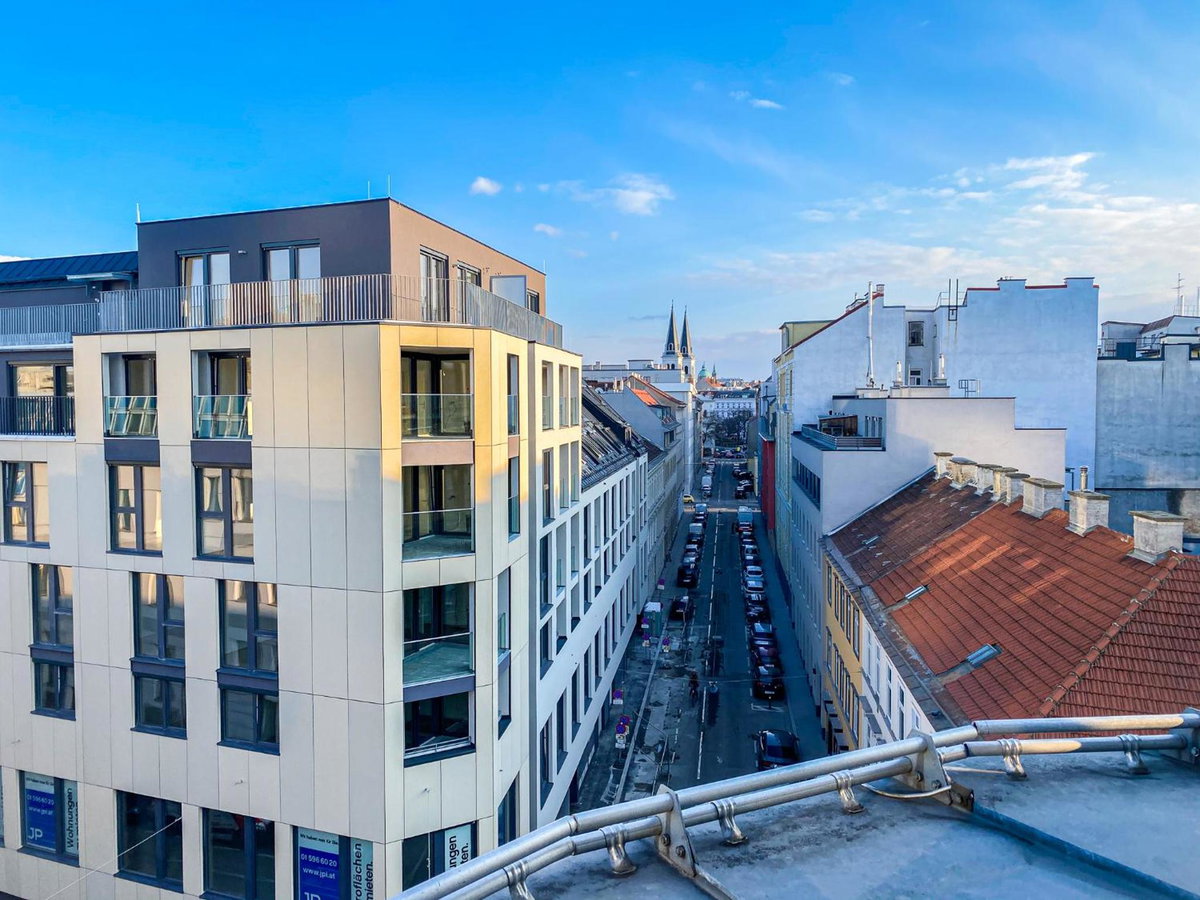 10-Min Walk to Hauptbahnhof, Cozy Private Rooms with AC, TV & WIFI, Austria