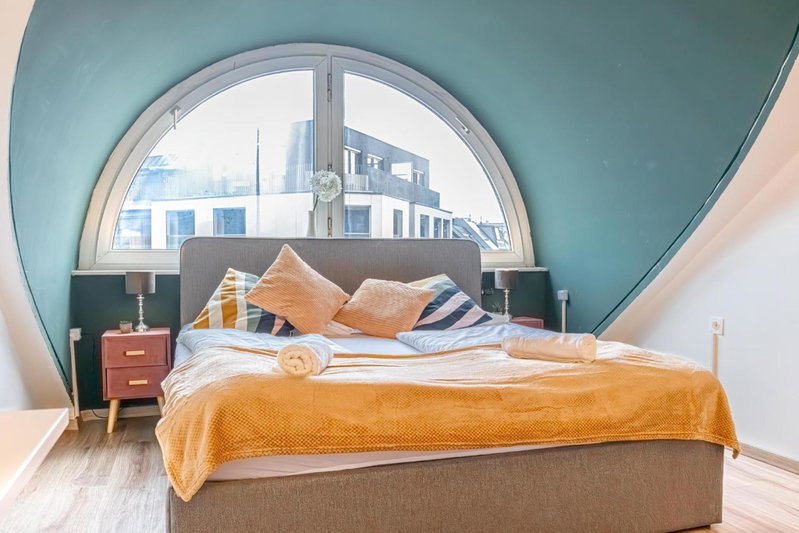 10-Min Walk to Hauptbahnhof, Cozy Private Rooms with AC, TV & WIFI, Favoriten, Austria
