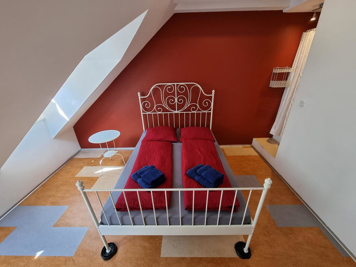 Hotel · Alina's, Ottakring