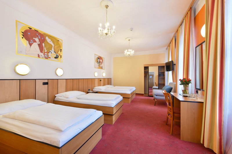Garten- und Kunsthotel Gabriel City, Simmering, Austria