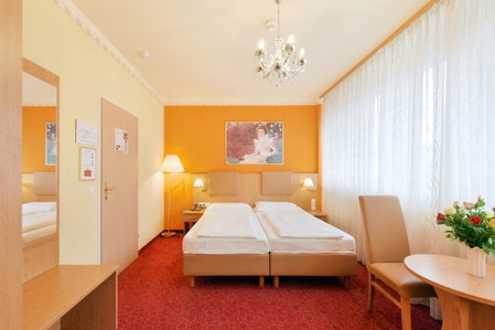 Garten- und Kunsthotel Gabriel City, Simmering, Austria