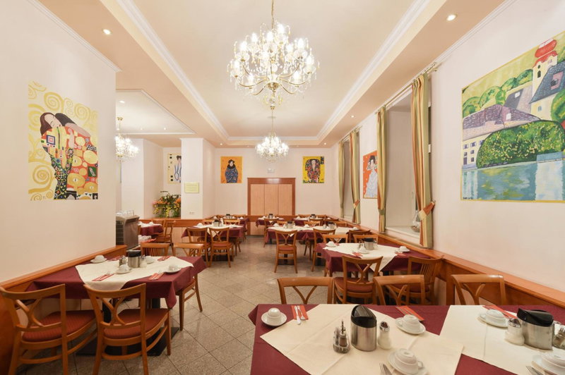 Garten- und Kunsthotel Gabriel City, Simmering, Austria