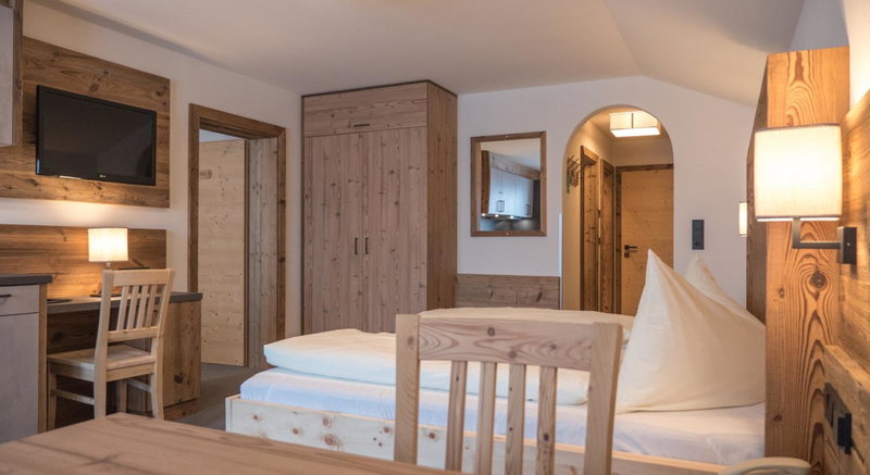 Hotel & Apart Central, Fügen, Austria
