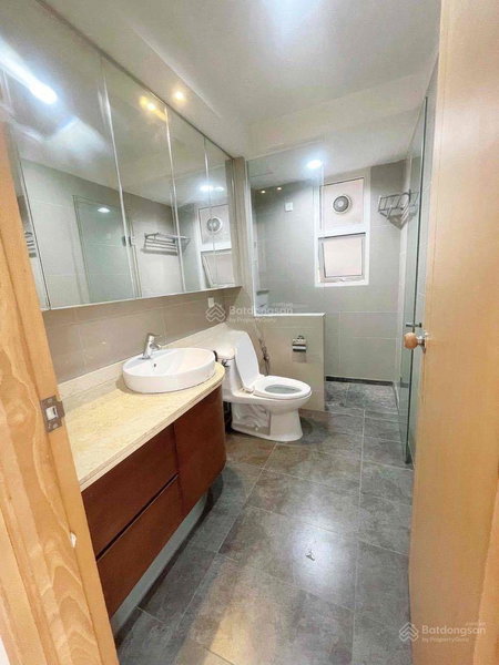 Apartment for rent in Ho Chi Minh City, Vietnam · Saigon Pearl · 3 rooms, 2 baths