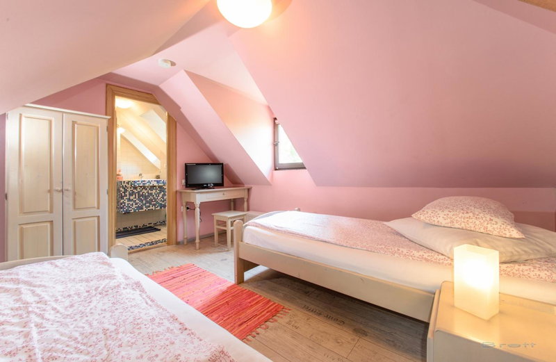Mango Rooms, Brasov, Romania
