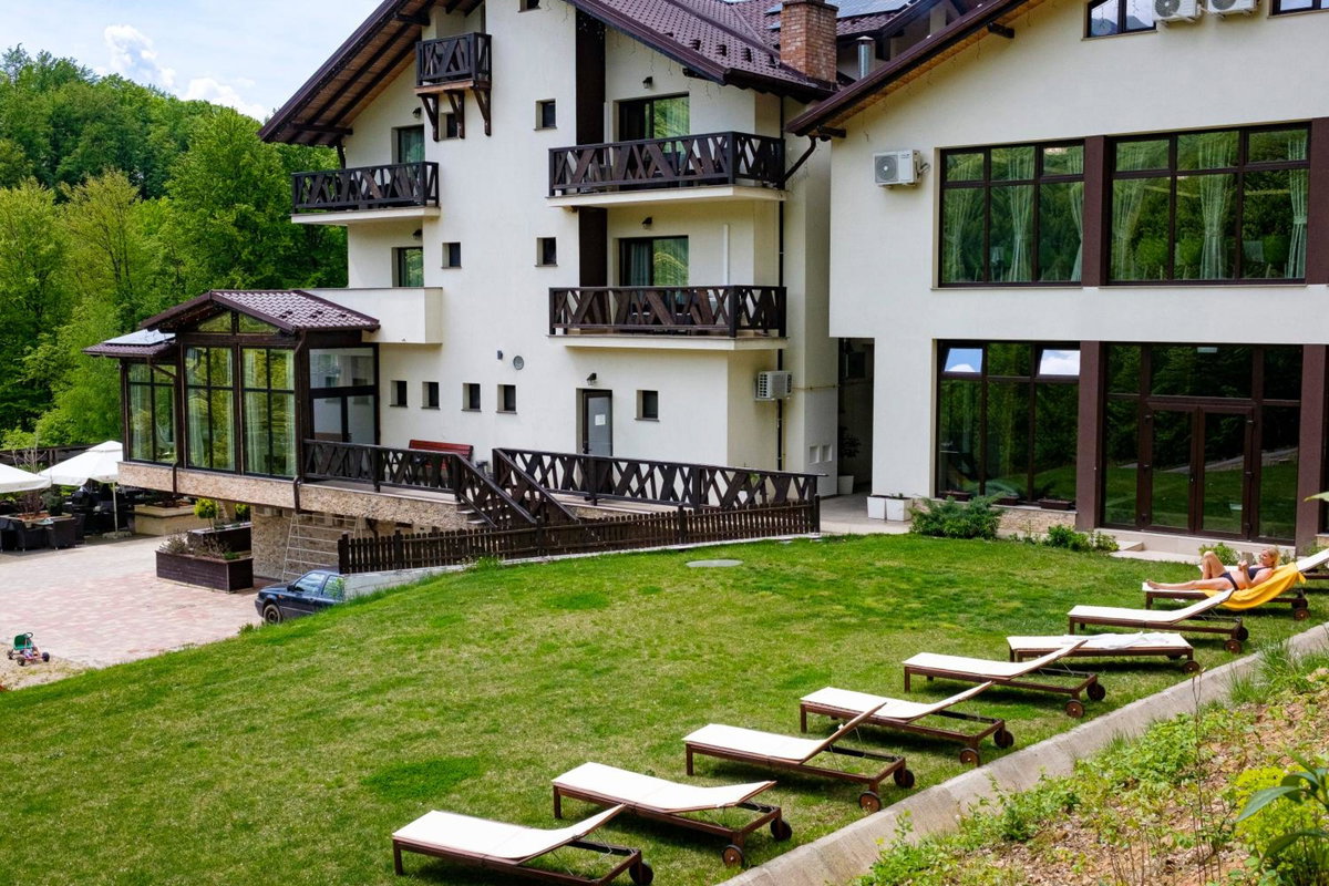 Hotel Poezia, Rumanía