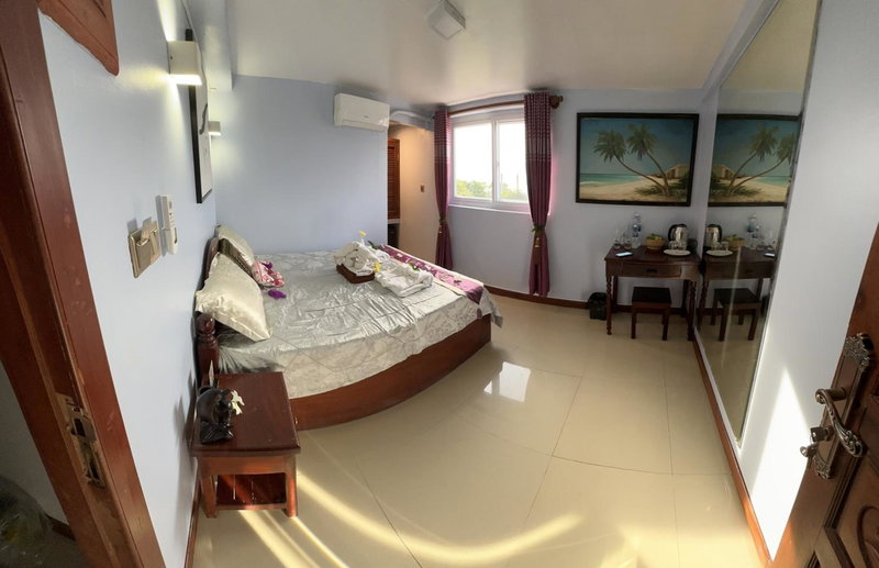Hawaii Lounge, Sihanoukville, Cambodia