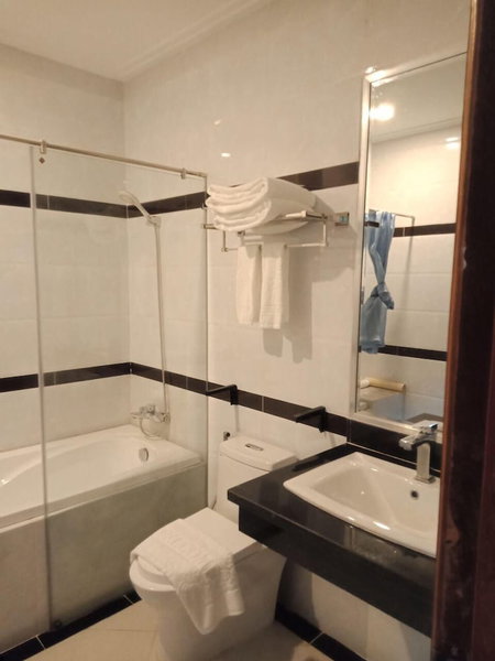 Kampong Thom Royal Hotel & Restaurant, Stueng Saen, Cambodia