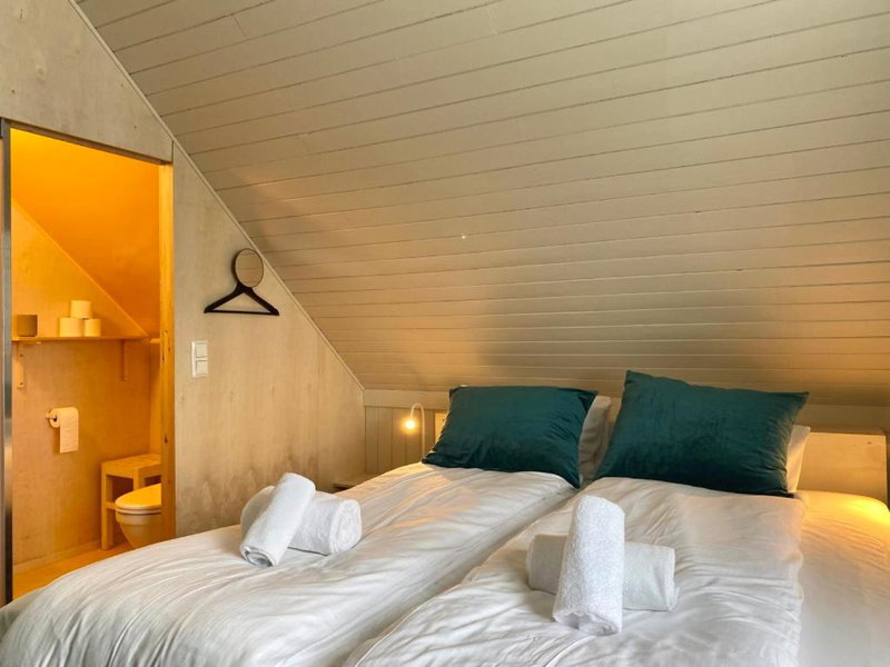 Nøtnes Midnattsol GuestHouse, Skrova, Norway