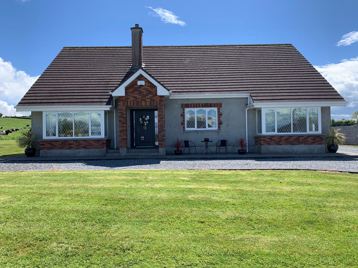 Hotel · Keeraun Hill, Banagher
