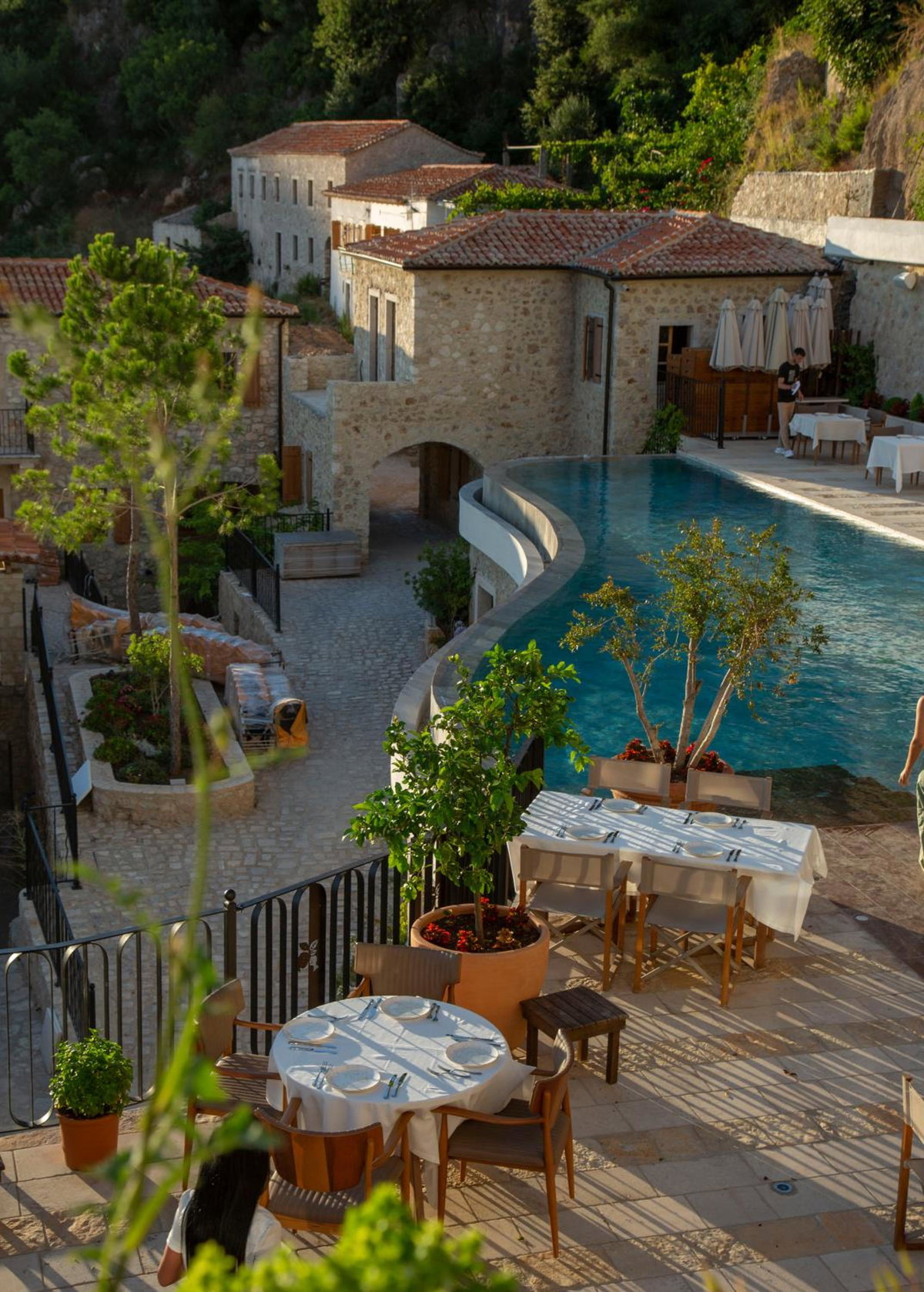 Zoe Hora, Albanie
