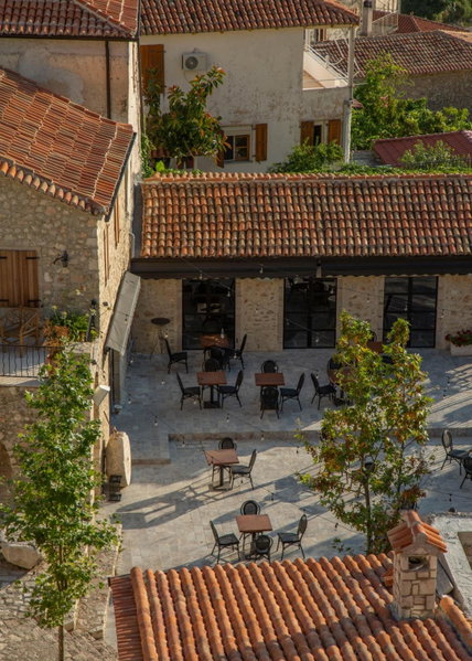 Zoe Hora, Dhërmi, Albania