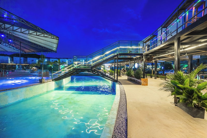 Pool Party Hotel, Vang Vieng, Laos