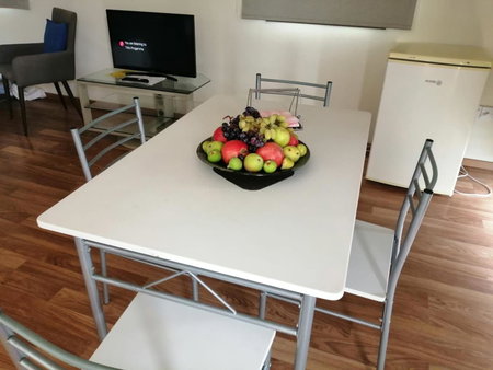 Extremely comfy apt with spacious private terrace 10min walk to the beach & in Town, Larnaca, Кипр