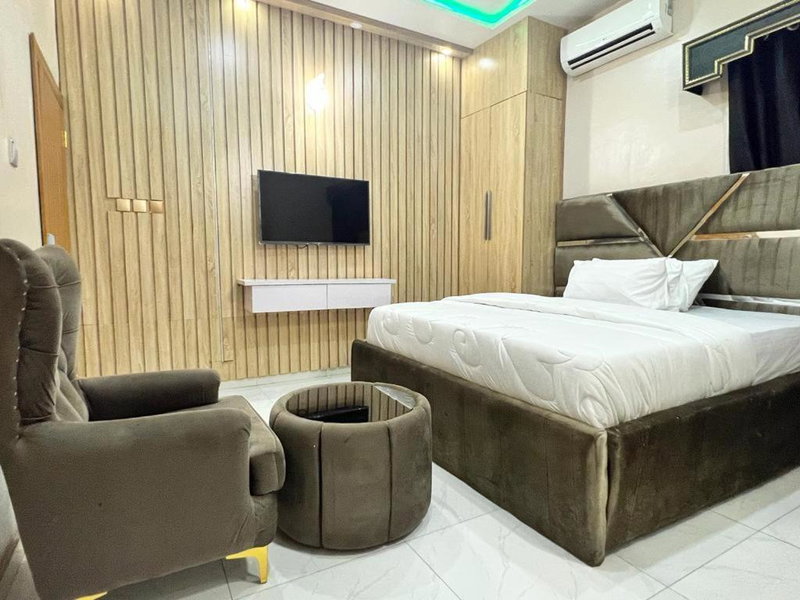 Clique Court Hotel & Suite, Opete, Nigeria