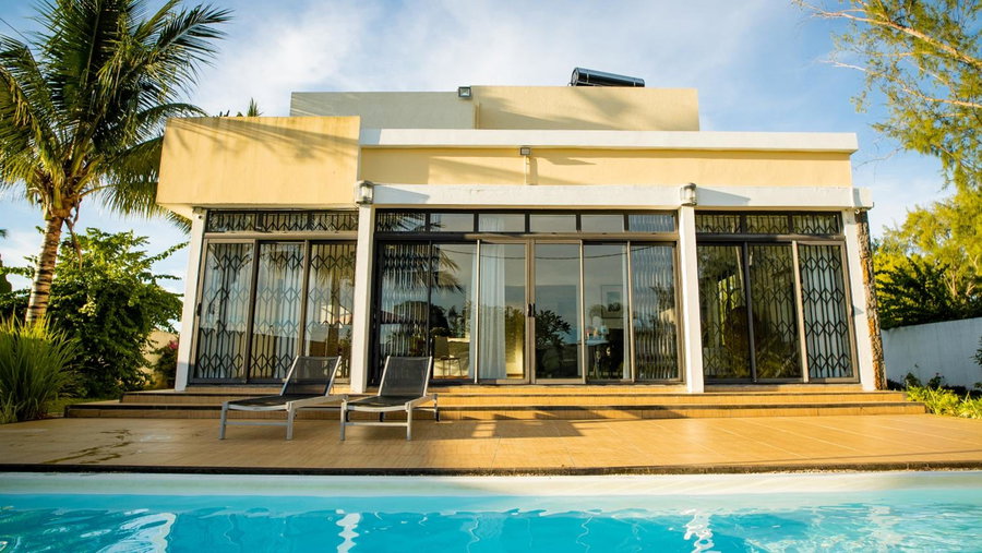Villa Angelou - Sunlit Beach Getaway with Pool and WIFI, Belle Mare, Mauritius