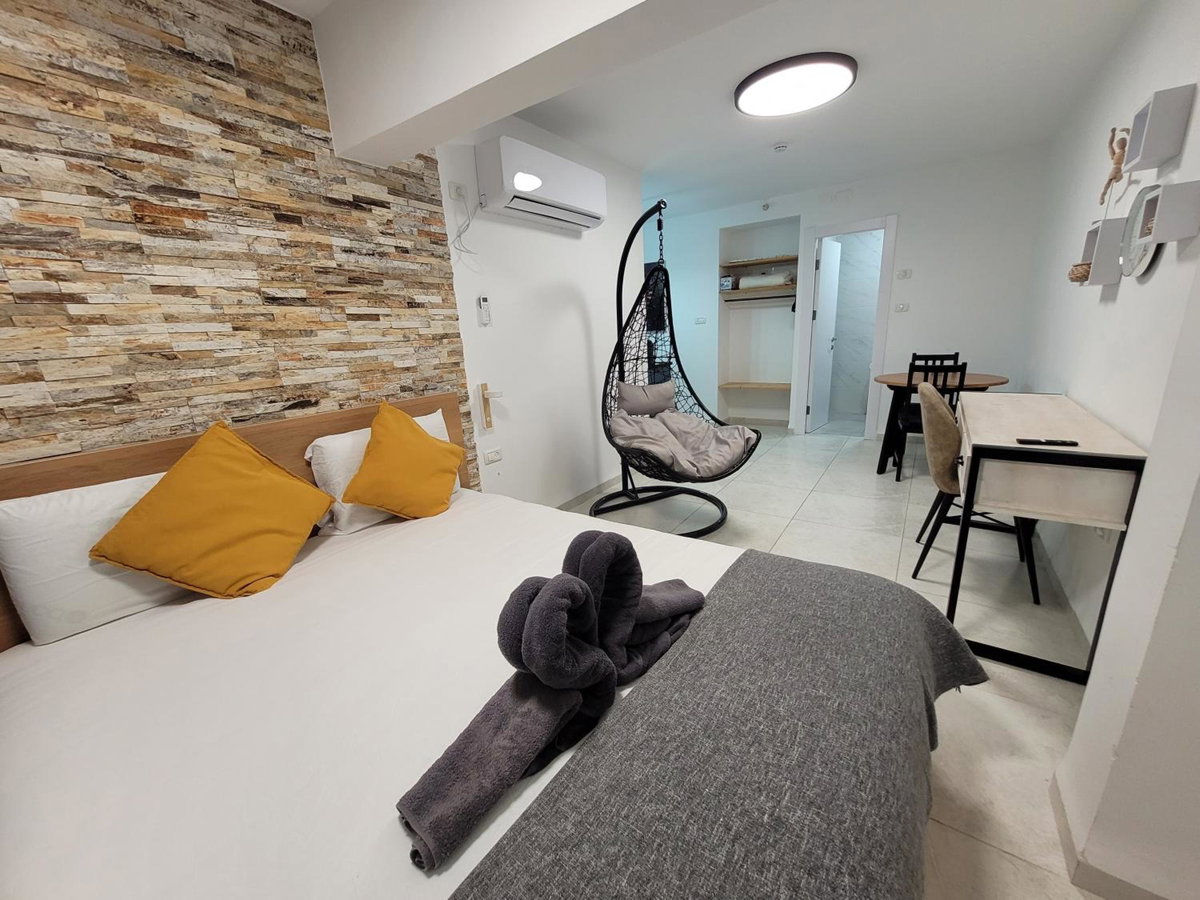 Maya New Guest House -Panoramic Sea&CityCentre View, Haifa, Israel