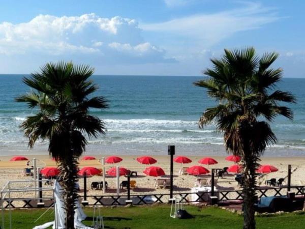 Isramax low-cost apartment near the sea., Bat Yam, Israel