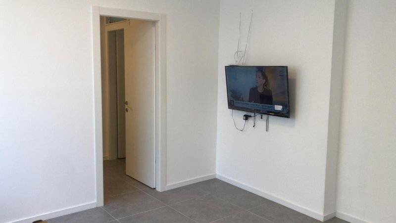 Isramax low-cost apartment near the sea., Bat Yam, Israel