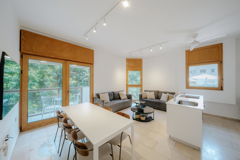 Meir Dizengoff Residence with Shelter, Tel Aviv, Israel