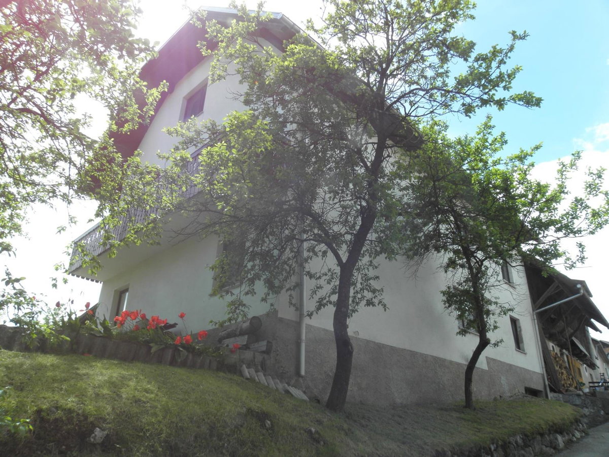 Pr' Hribar, Slovenia