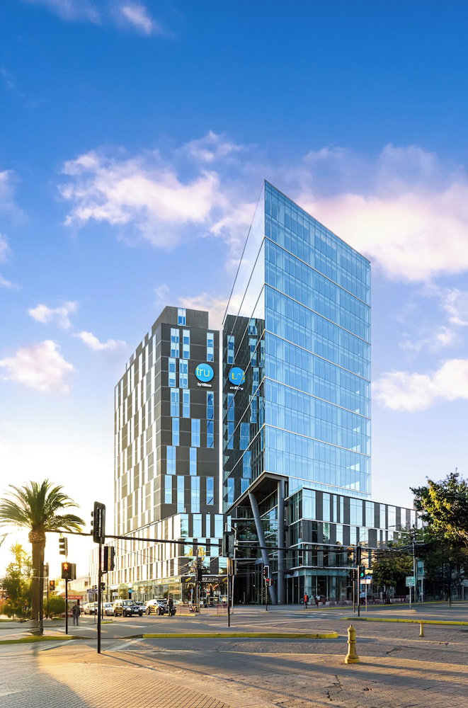 Hotel · Tru By Hilton Chillan Ferrat, Chillan